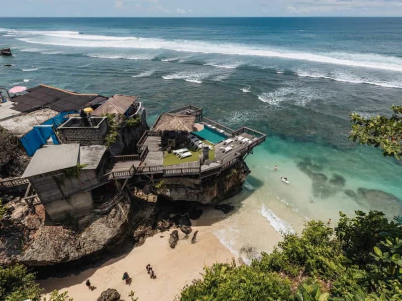 About Uluwatu Beach - Bali surfing guide
